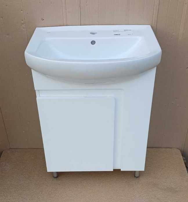 Новый комплект в ванну: раковина KOLO и оригинальная тумба 60 см.