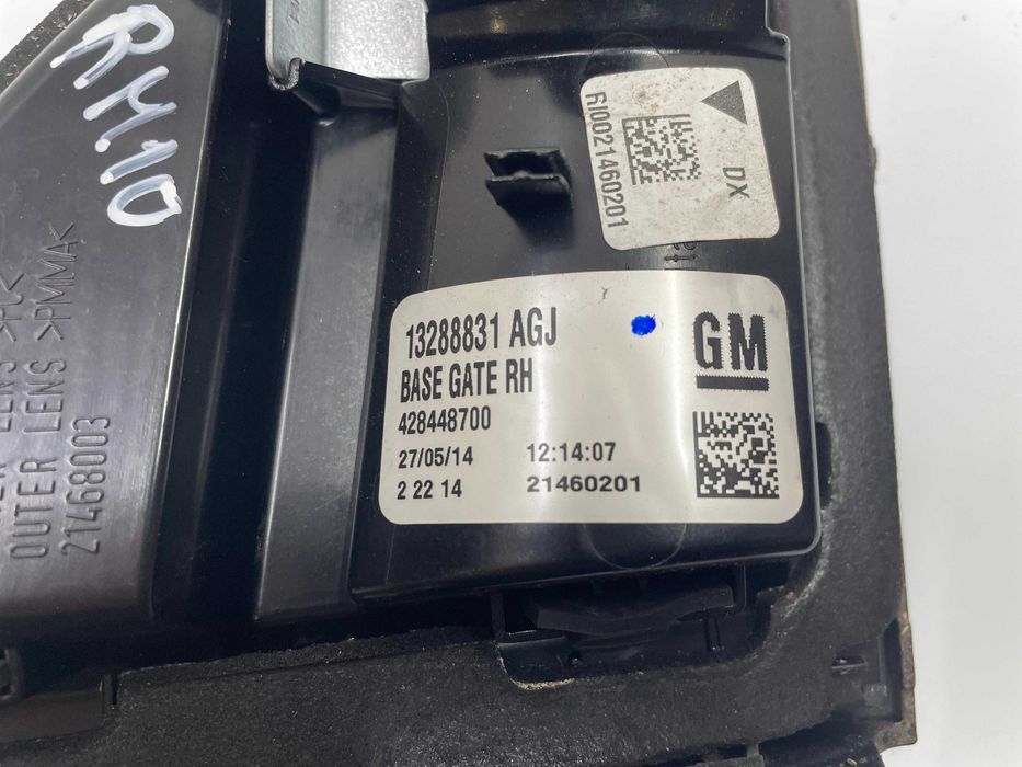 Farolim da mala direito Opel Zafira (2014)RM10
