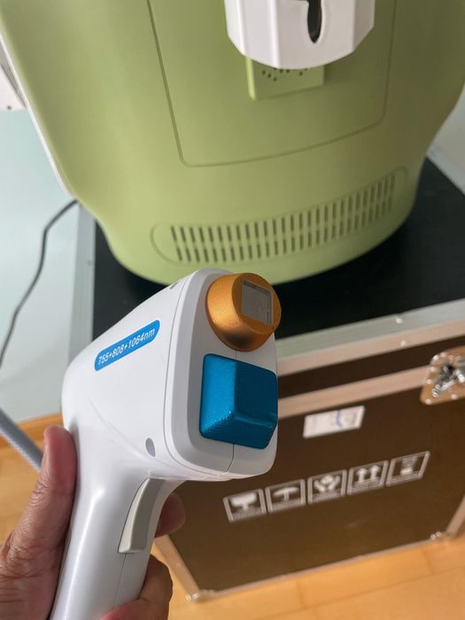 Laser tripla onda
