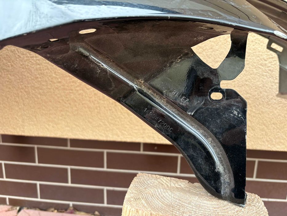 Крило праве Tesla model Y