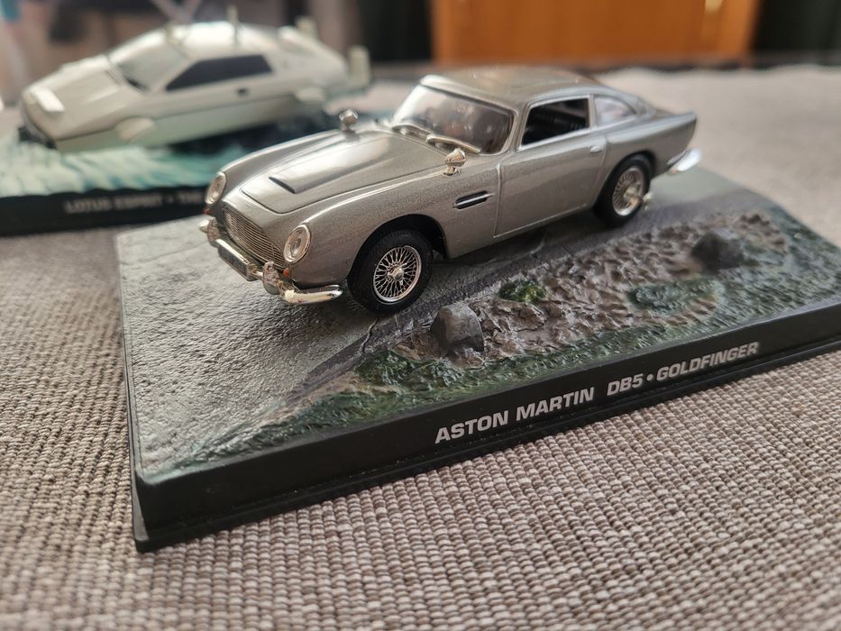 4x modele 007 James Bond 1:43