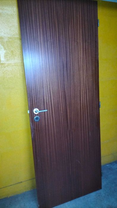 Vendo Portas madeira maciça em excelente estado