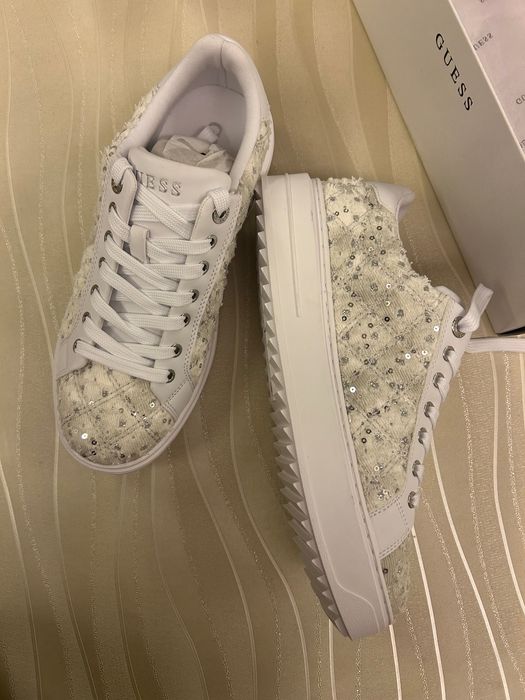 Ténis Guess novos