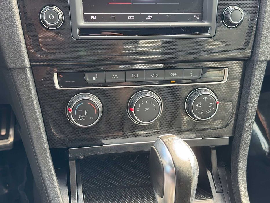 Volkswagen Golf GTI SE 4-Door      2017