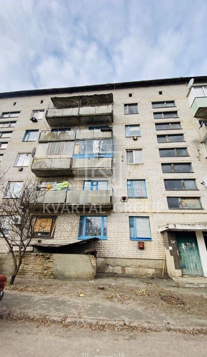 ТЕРМІНОВО! Трикімнатна квартира з індивідуальним газовим опалення!