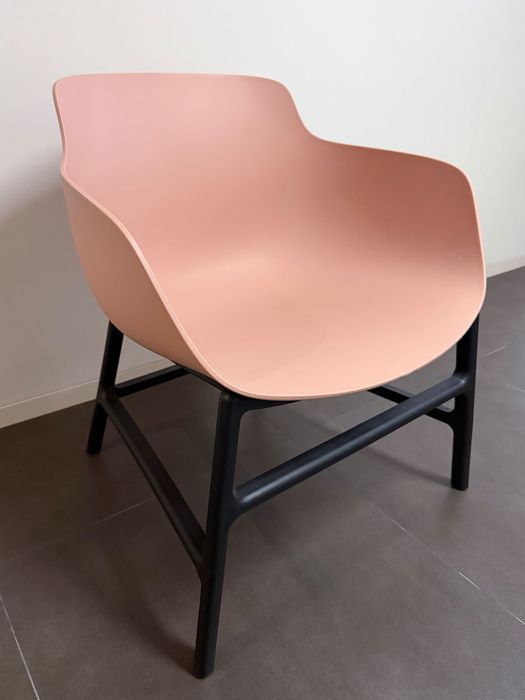 Gato Preto Cadeirão Rosa Hawi