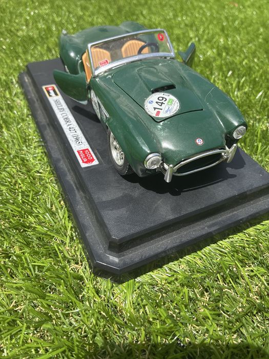 Miniatura Shelby Cobra 427 (1965) Bburago 1:24 - Edição 1000 Miglia