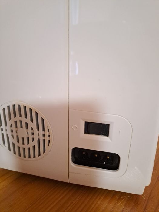 Vende-se máquina de costura Singer