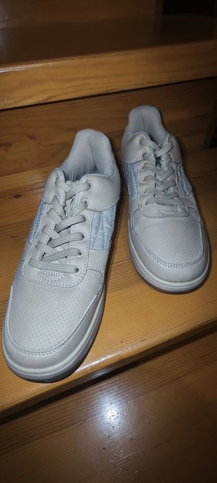 Кросівки жіночі 39 розмір