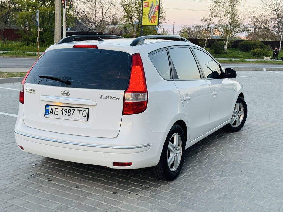Продам хюндай i30 1.6 газ не крашен