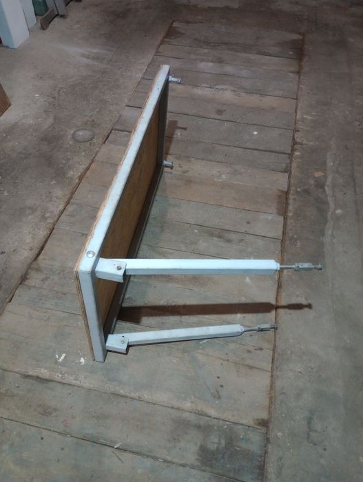 Rusztowanie na schody, kamienny dywan, terakota