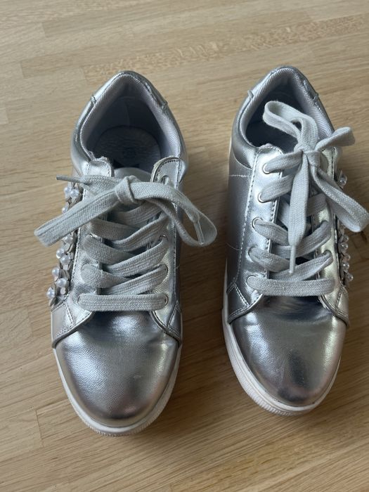 Srebrne buty sneakersy trampki dla dziewczynki 35 Xti