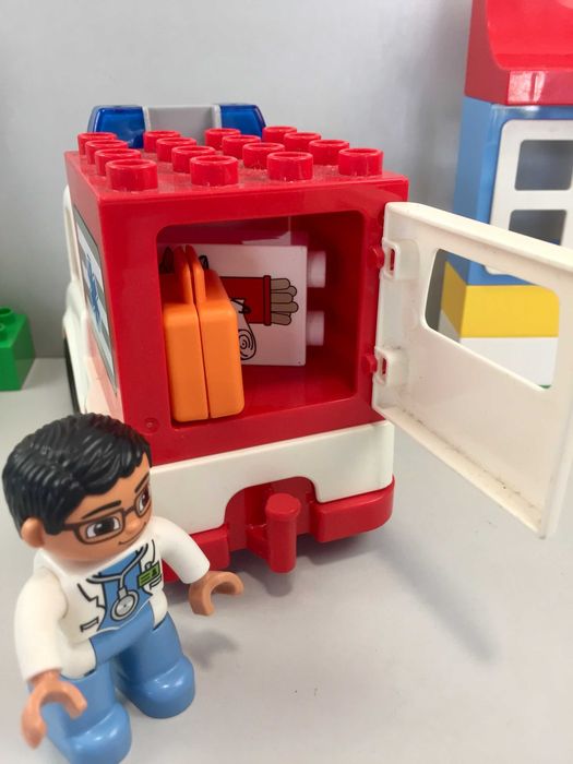 Vendo LEGO Duplo 10527 - Ambulância + Peças Extra e Moto da Polícia