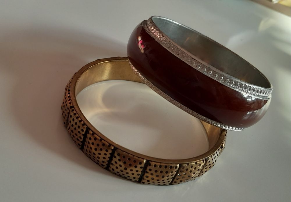 Duas Pulseiras novas