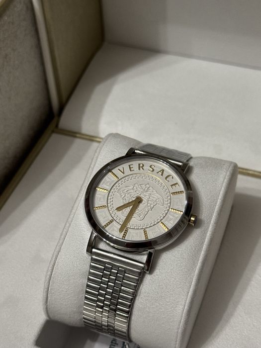 Zegarek damski Versace Essential VEK400521