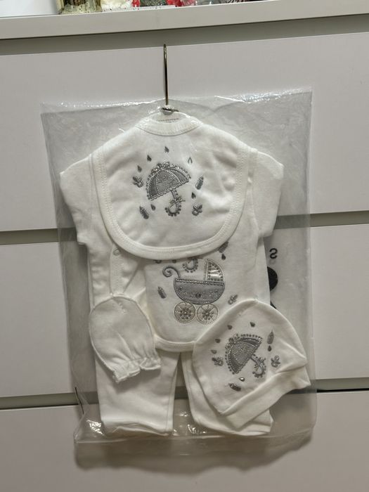 Костюм на виписку, на хрестини. Новий!