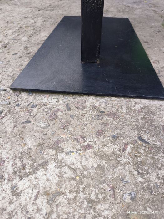 Стіл в гарному стані .