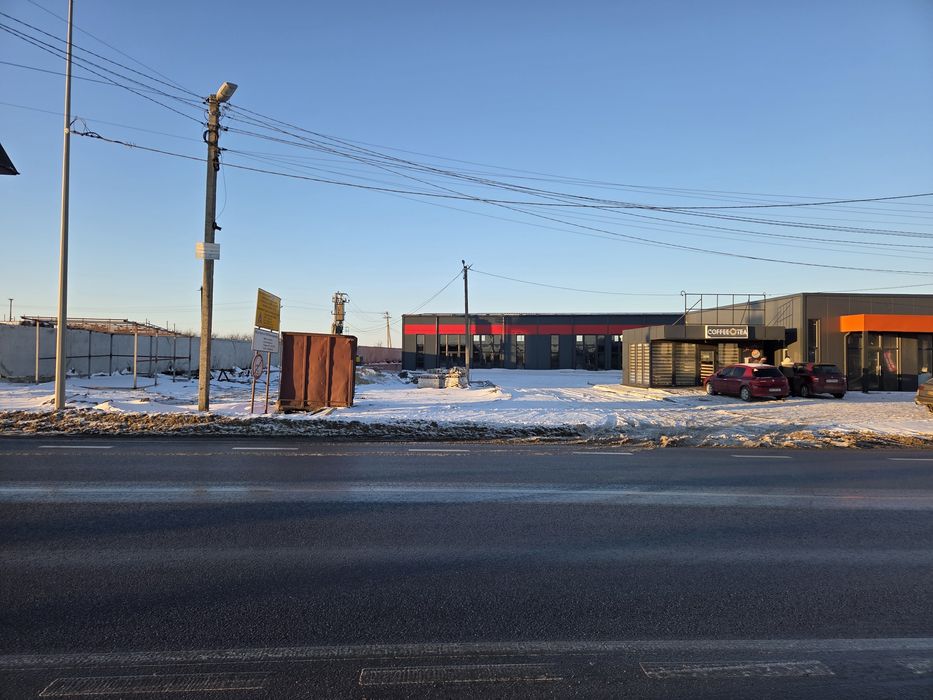 Продаж від власника торгово-складських приміщень і земельних ділянок.