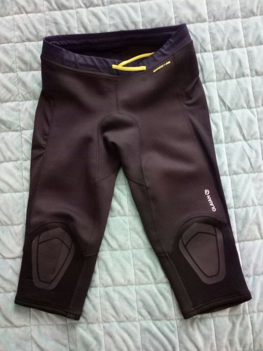 Calções e colete para surf idade 8-9 anos .