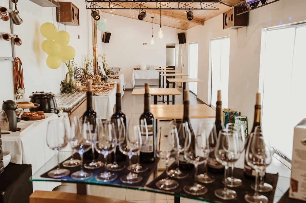 Ler Descrição pf. Espaço para festas ou eventos, aluguer de mesas, pai