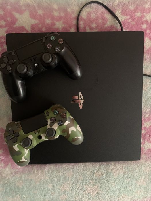PS 4 PRO 1 ТБ +2 джойстика