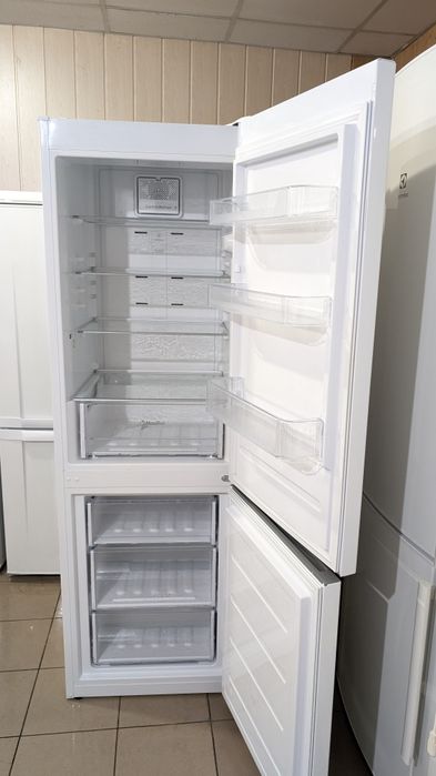 Холодильник Whirlpool. No frost