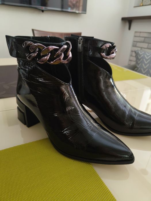 Чобітки жіночі. Натуральна шкіра лак.