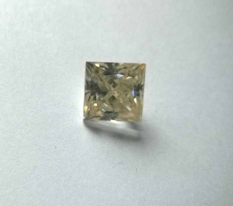 7.2 Ct  Moissanit  10.8 mm  kwadrat   J-K na pieścionek