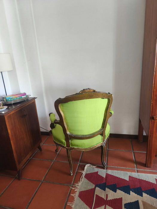 Cadeirão antigo de braços