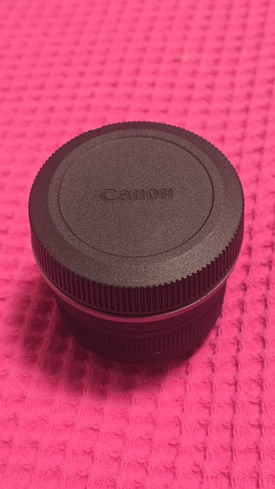 Об'єктив Canon RF-S 18-45mm