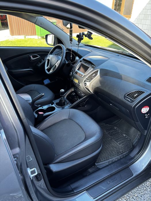Hyundai IX35 2.0 Crdi 4 WD doinwestowany komplet opon zima lato na alufelgach