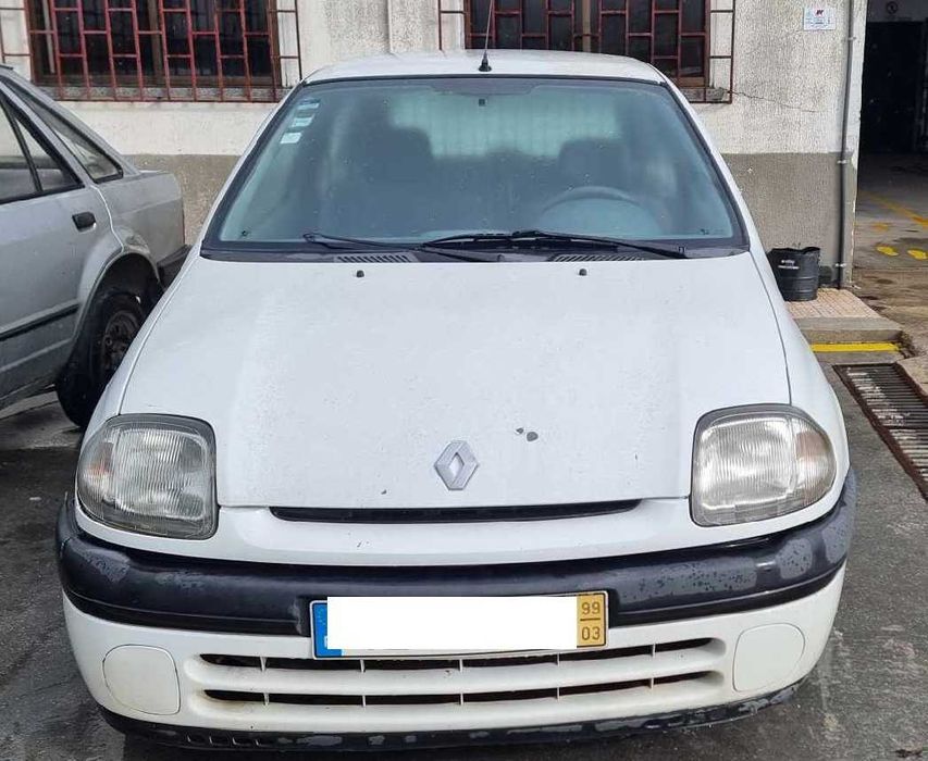 Para peças Renault Clio II 1.9D ano 1999
