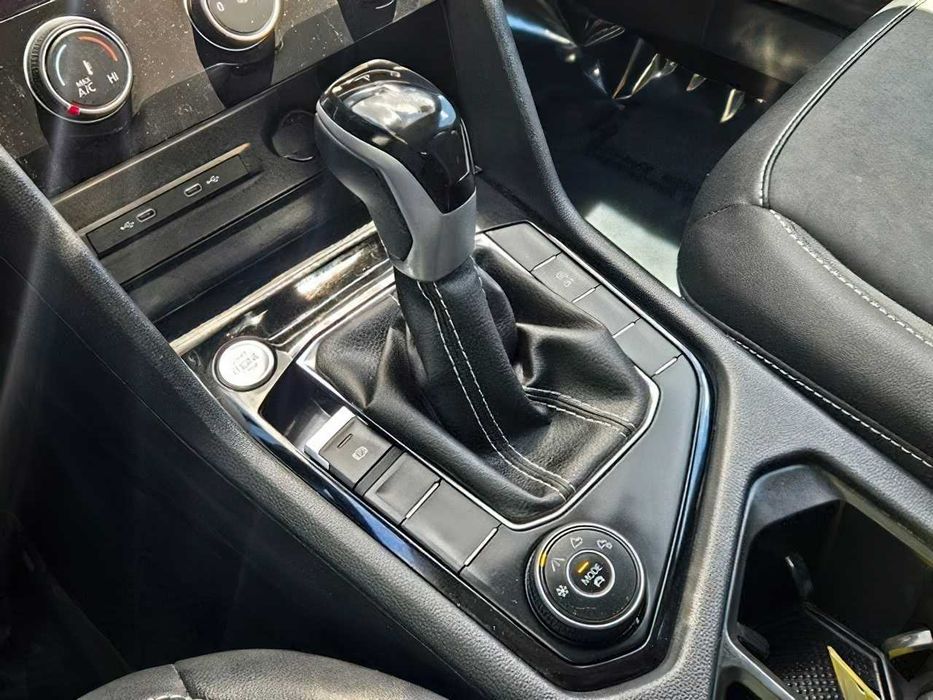 Volkswagen Taos      2024