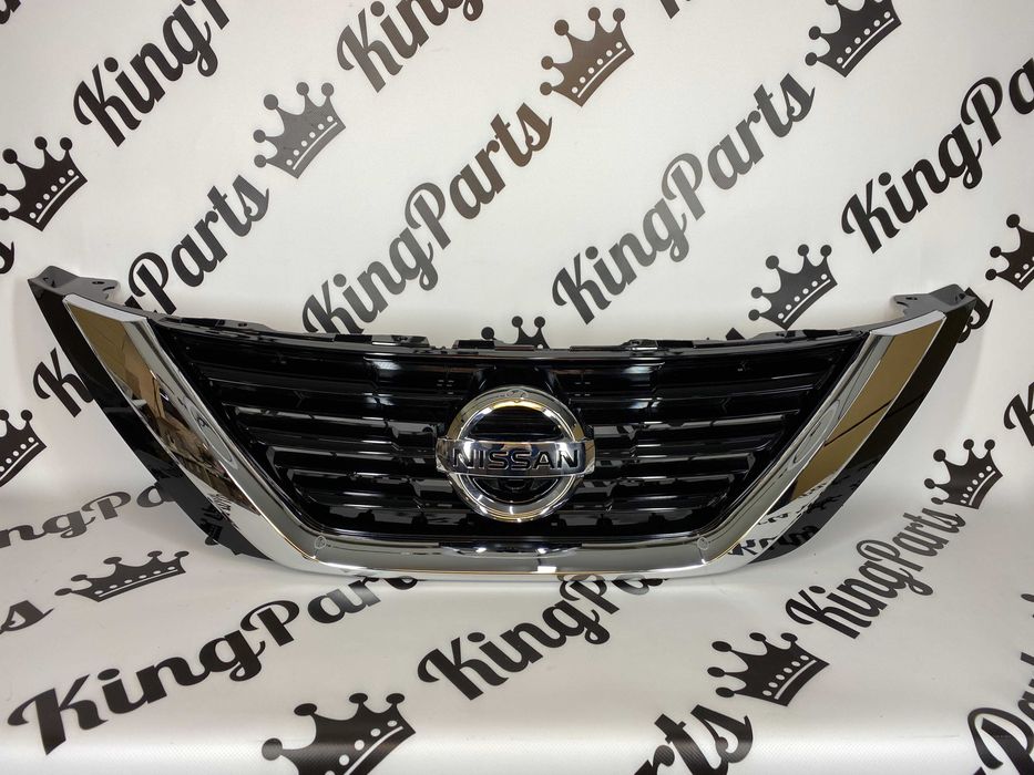 Решетка радиатора Nissan Altima 2016 - 2018
