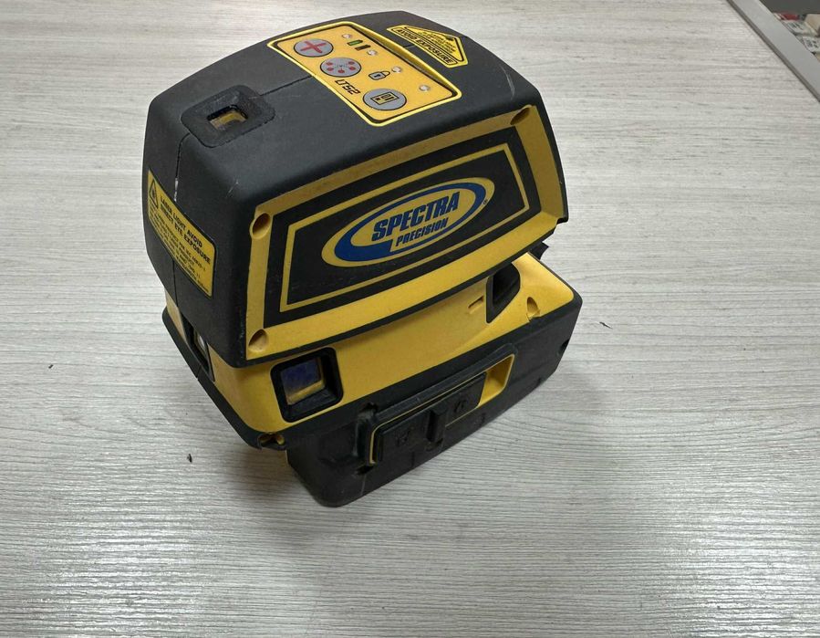 Laser krzyżowy Spectra Precision LT52