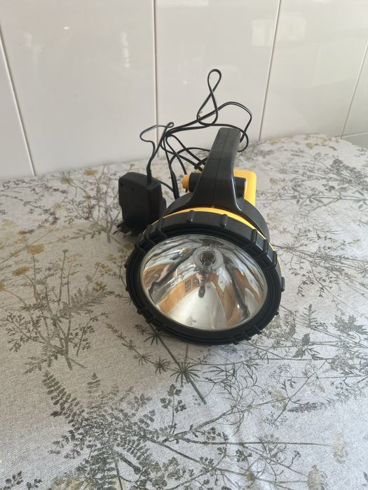 Lanterna (precisa de nova lâmpada)