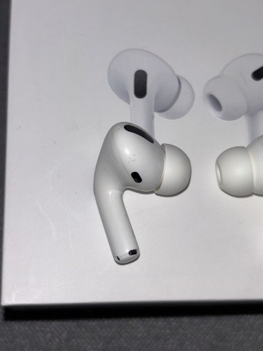 Uszkodzone Air Pods Pro - 2 generacja z wyjściem lighthing