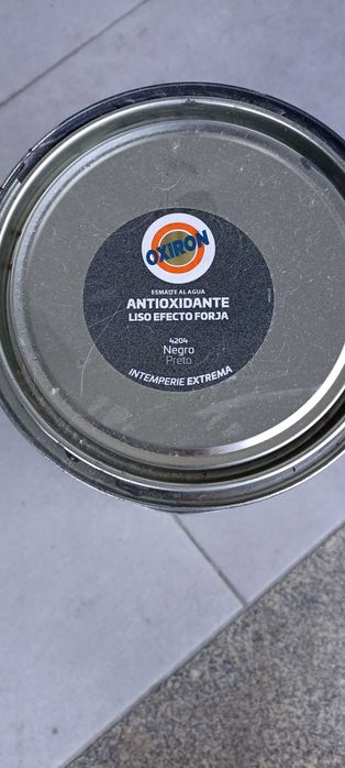 Tinta esmalte de água