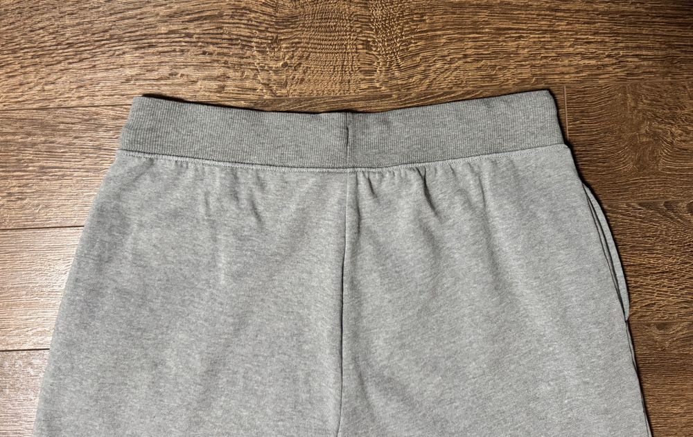 Спортивные штаны Calvin Klein .