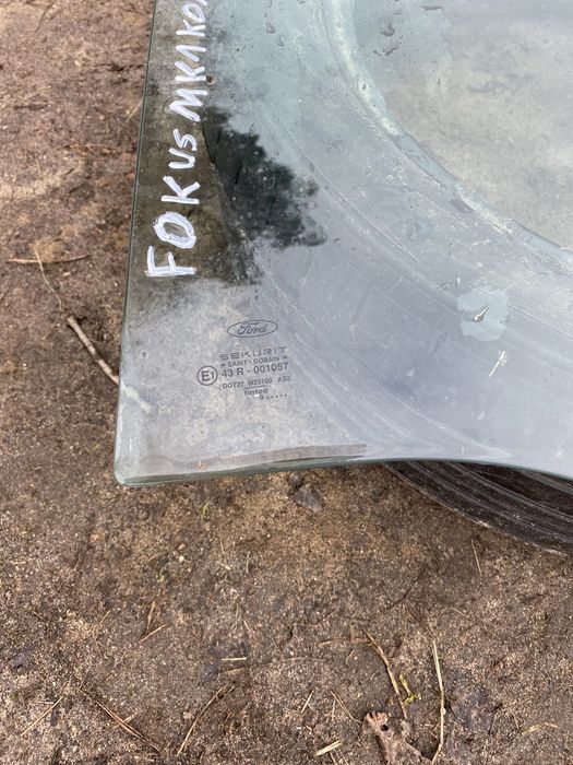 Ford Focus kombi mk1 szyba z drzwi lewa lewy tyl tylna