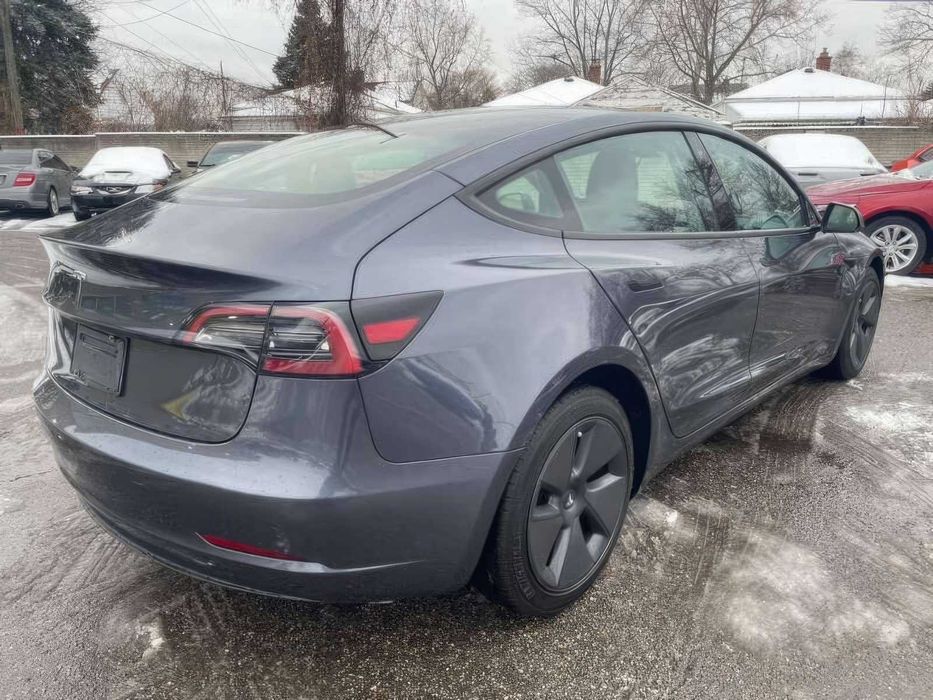 Tesla Model 3      2023