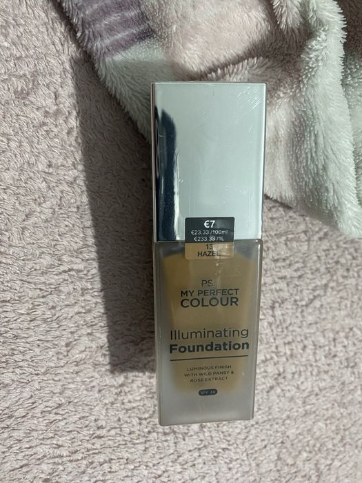 Base hazel 13 illuminating Foundation