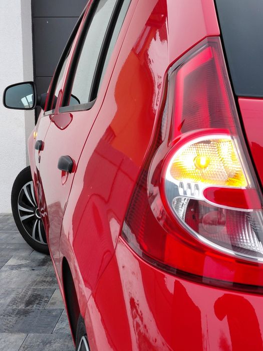 Продаєця Dacia Sandero 1.4 бензин 2009 рік