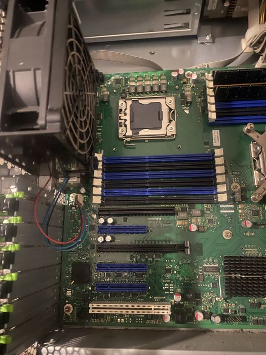 Fujitsu Primergy TX200 S7 Xeon E5-2420
