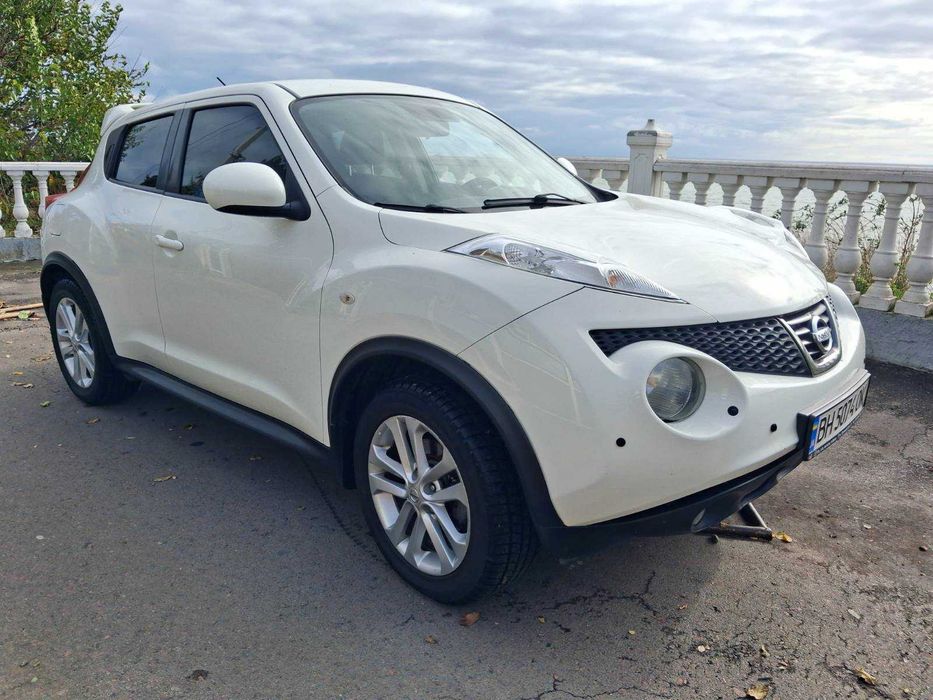 Официальный Nissan Juke 4WD 1.6 автомат 2012 год