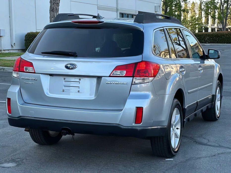 Subaru Outback Limited      2013