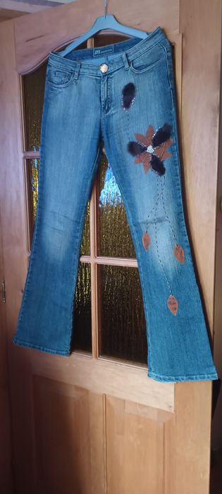 Spodnie jeans z aplikacją. Roz. M