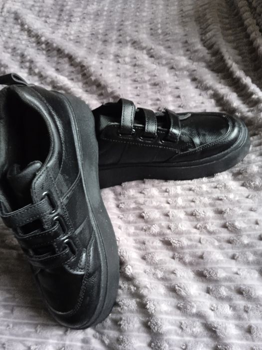 Кросівки. Фото для прикладу.