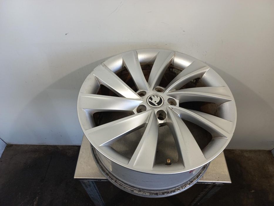 Pneu Skoda Superb Combi 3V5