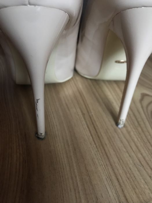 Szpilki beżowe Vices 39 Deezee